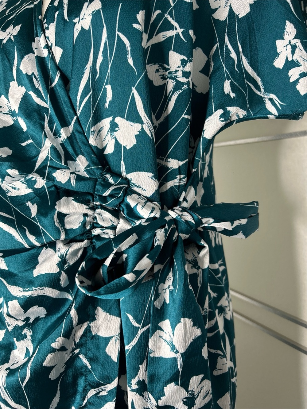 Joie de Vivre Women’s Floral Print Wrap Dress Size XL teal White Short Sleeve - Picture 6 of 13